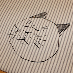 【風になびかれている猫ちゃんの大きいトートバッグ】 4枚目の画像