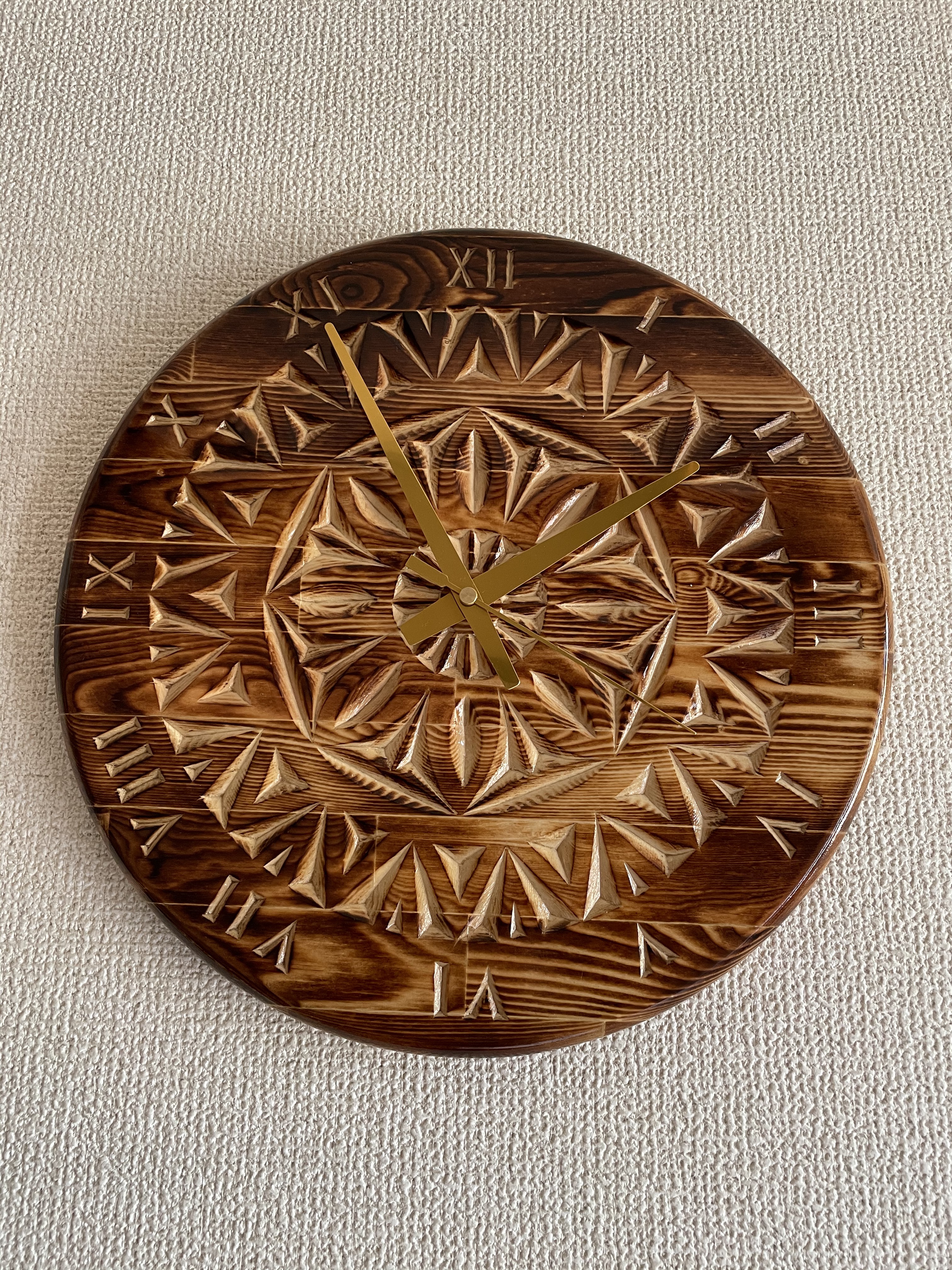ウクライナ手彫り掛け時計