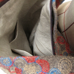 ミシン刺繍の生地でボディバッグ 3枚目の画像