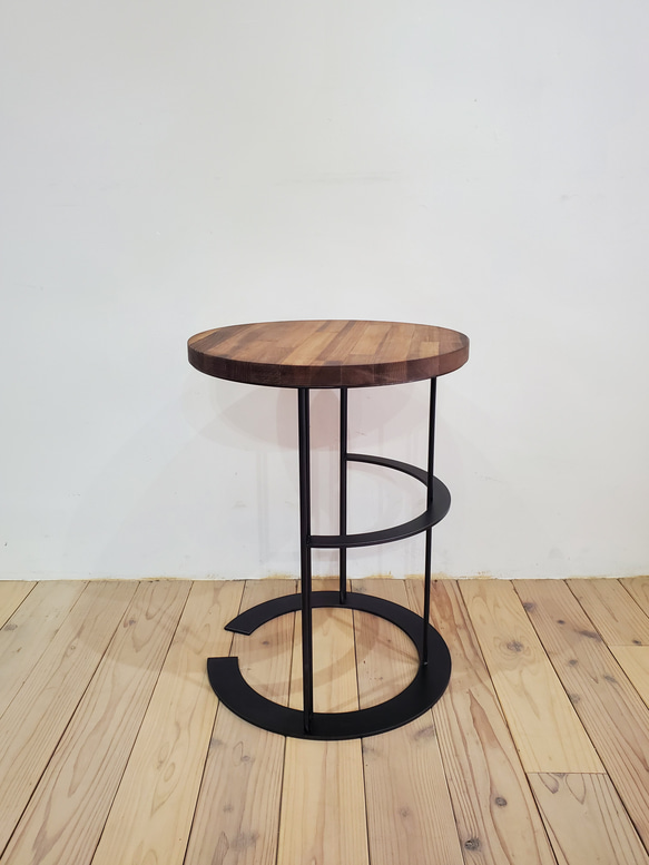 サイドテーブル　ウォルナット風　円形　ラバーウッド　お洒落　インテリア　カフェ　美容室 2枚目の画像