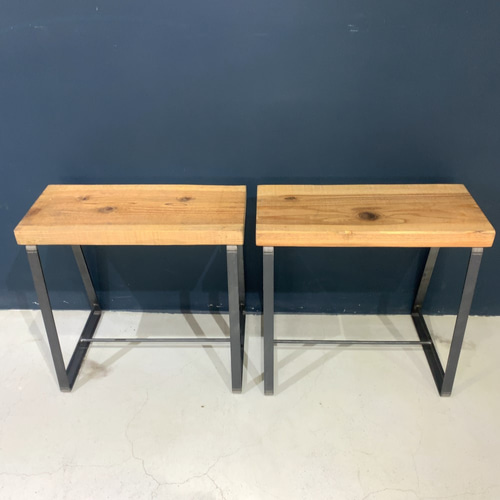 スタイリッシュなアイアン製のベンチ アウトドア 玄関ポーチやリビング