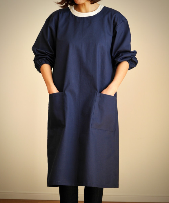 毎日寄り添う、長く愛せる割烹着 – シンプルコットン (ネイビー