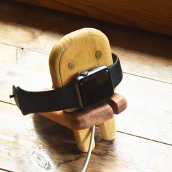 木製　スマホスタンド / アップルウォッチスタンド「わお族」 6枚目の画像