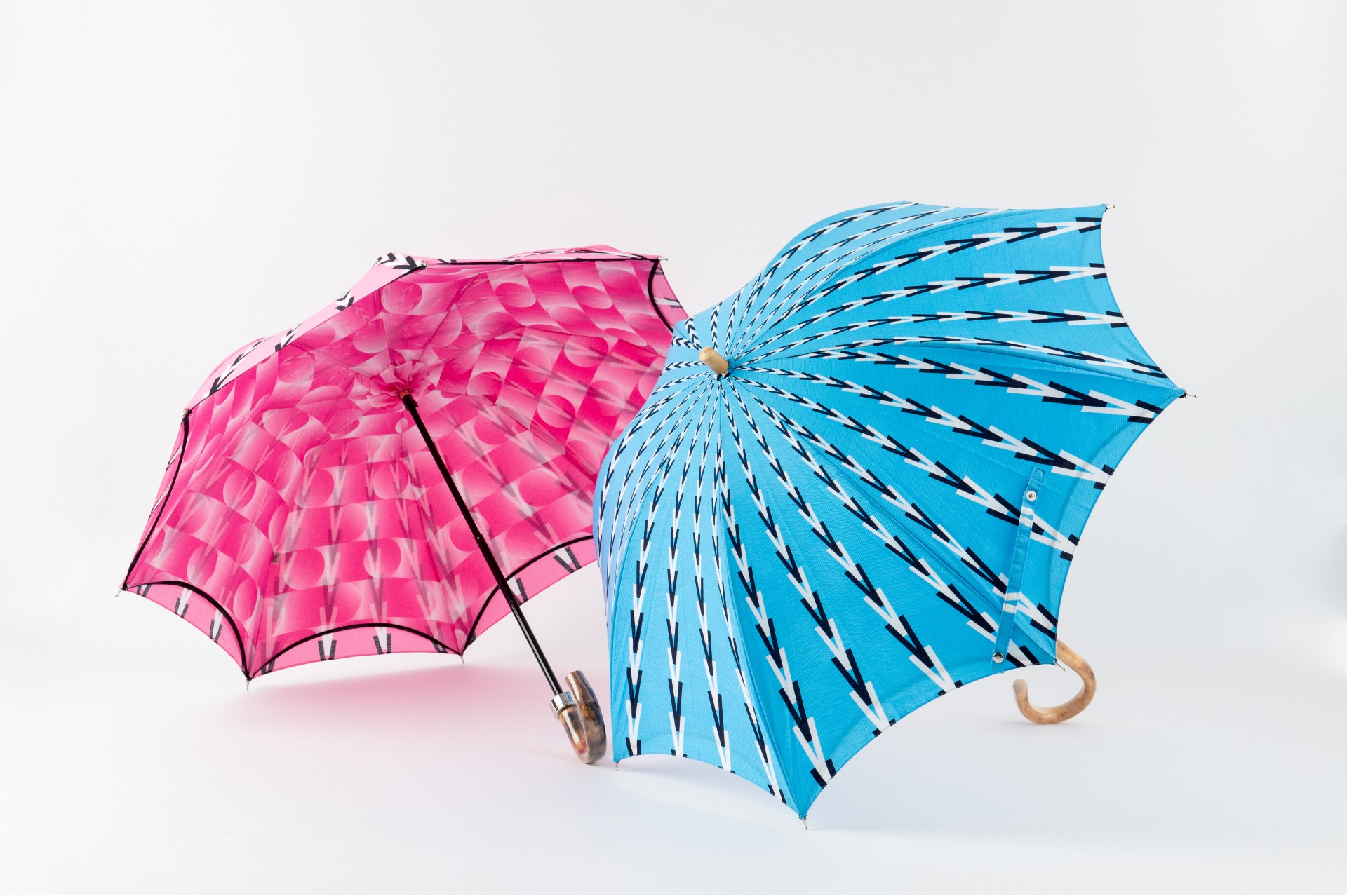 京都の伝統的な技法「手捺染(てなっせん)」仕上げ　二重張日傘(ガンガゼ)