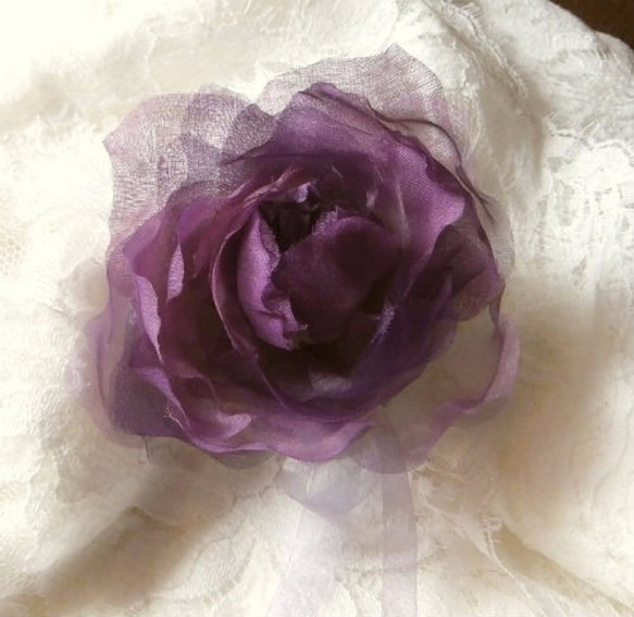 バラのコサージュ＊パープルネイビー～若紫 1枚目の画像