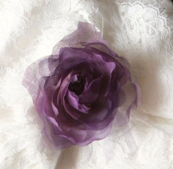 バラのコサージュ＊パープルネイビー～若紫 2枚目の画像