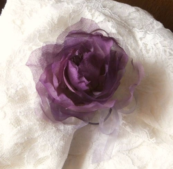 バラのコサージュ＊パープルネイビー～若紫 3枚目の画像