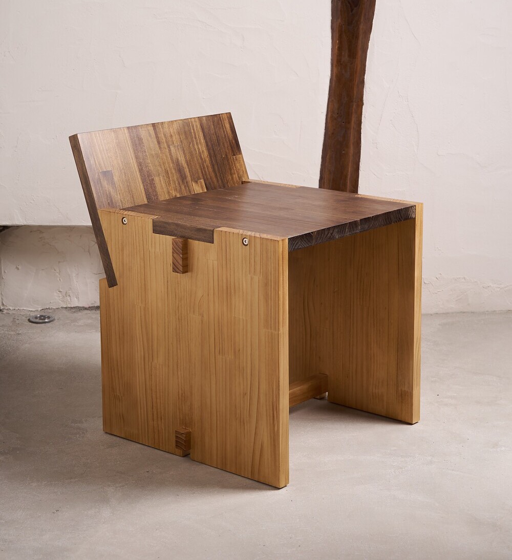 スタイリッシュなのに可愛らしい天然木のスツール　S-1