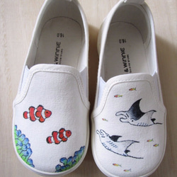 現品限り☆16cmスリッポン「お魚」☆100%手描き☆　ニモ　マンタ　海　海　手書き　靴　子供 2枚目の画像