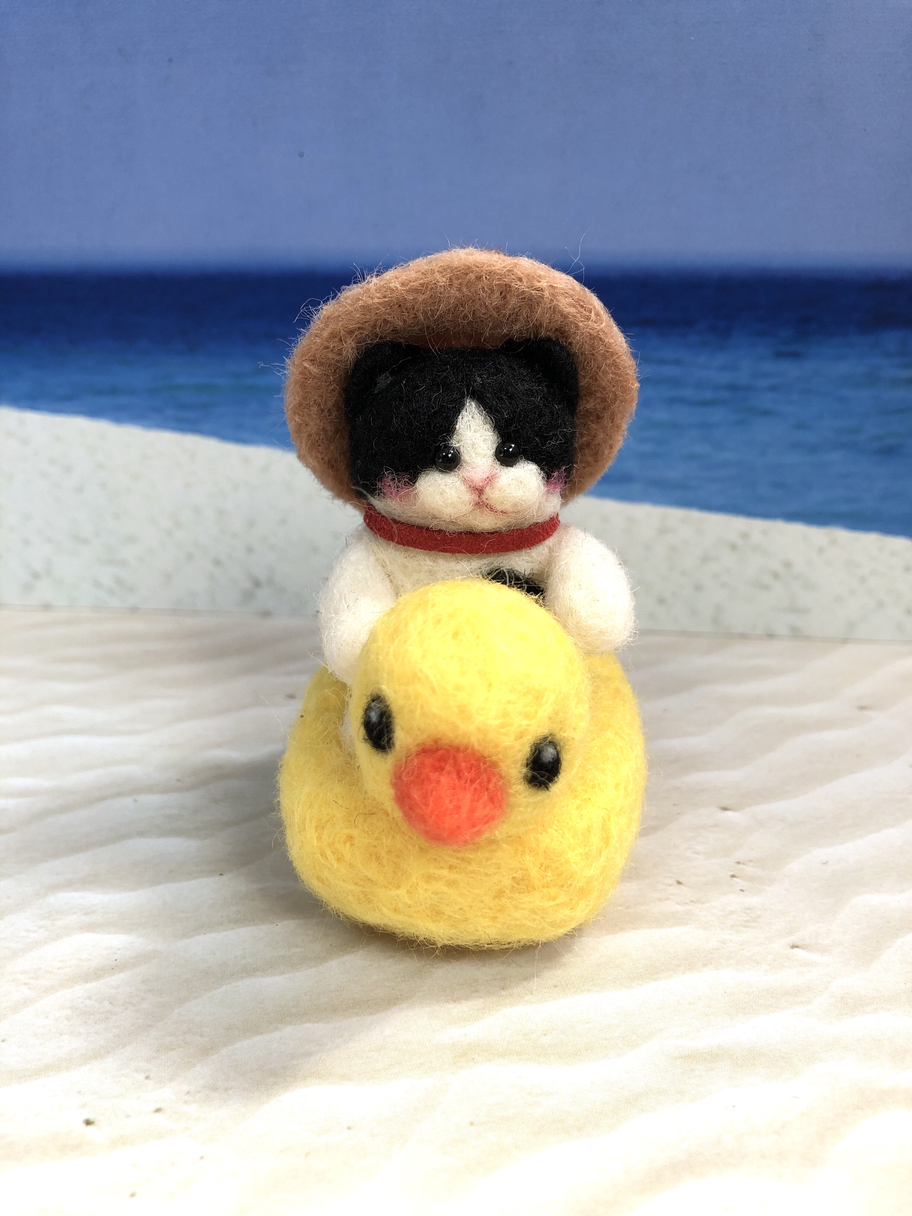 夏猫アヒルの浮き輪(ハチワレ猫)羊毛フェルト 羊毛フェルト mofucoro