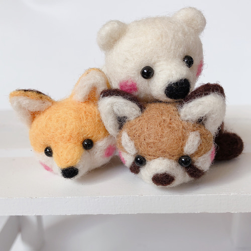 ぐで〜んキタキツネ 羊毛フェルト 羊毛フェルト mofucoro 通販