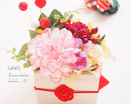 ダリアのお正月飾り＊迎春フラワーアレンジメント アートフラワー