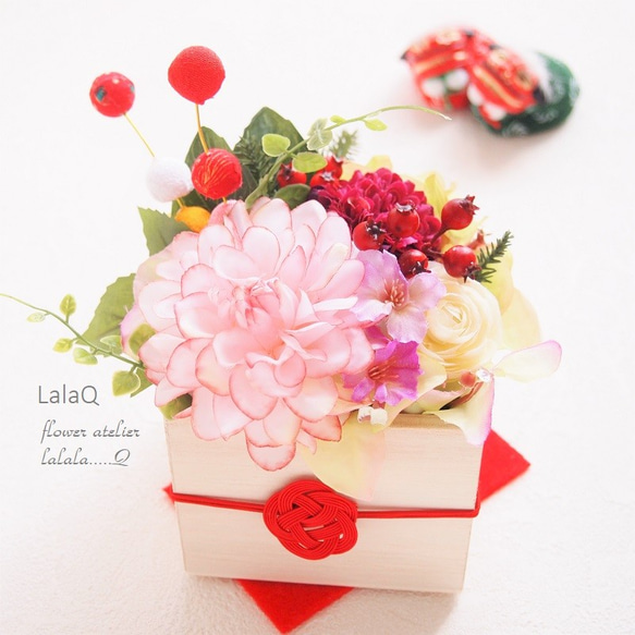 ダリアのお正月飾り＊迎春フラワーアレンジメント アートフラワー