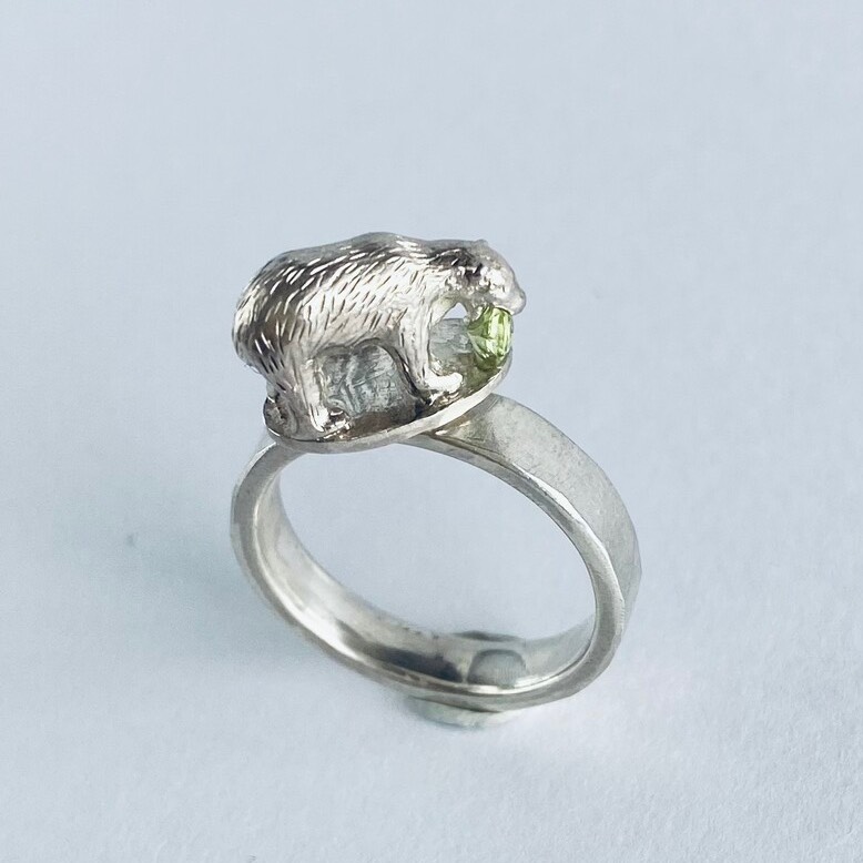 宝石を たべるシロクマの指輪【受注制作】