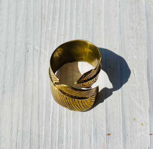 羽根の指輪 (brass) size22号 1枚目の画像