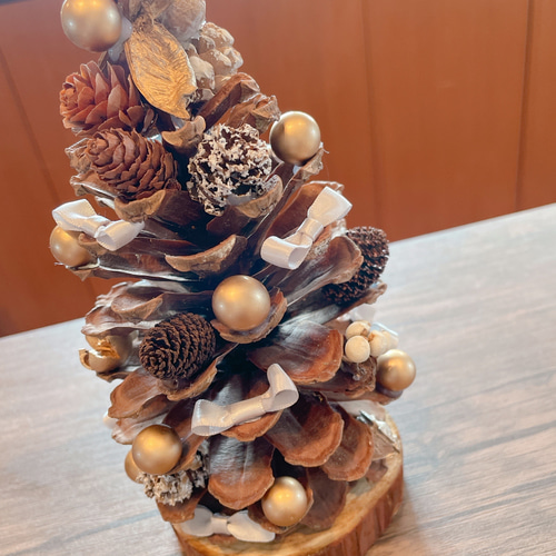 ⚠️専用品⚠️ 大王松 の 松ぼっくりツリー 土台付き ツリー クリスマス 大王松 の 松ぼっくり ツリー プリザーブド ドライフラワーの