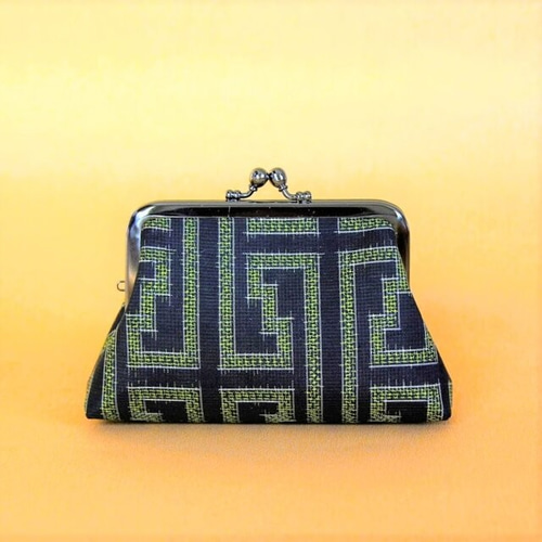 黄色秋名バラ4玉のポーチ 黄色秋名バラ4玉のポーチ