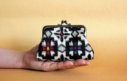 【受注制作】和がま口　銘仙・花×あかあお《しかく》　着物リメイク　手のひらサイズガマグチ・お化粧ポーチ・小銭入れにも