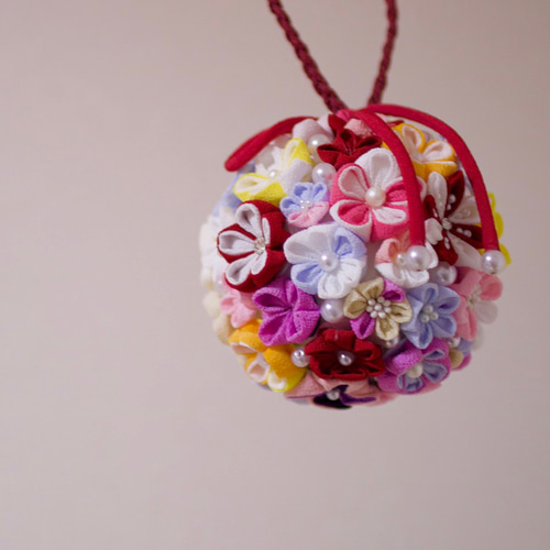 つまみ細工：鞠ブーケ 雑貨・その他 ぐりこ. 通販 12139118｜Creema