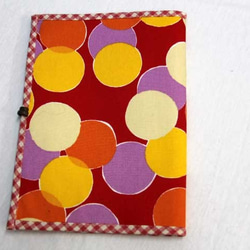母子手帳ケース　くるみボタン　M　北欧調　サークルアレンジ　レッド　17ｂｔｍ09 2枚目の画像