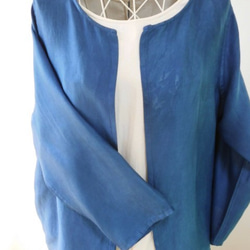 靛藍染料，棉絲綢·因為它很薄，所以可以輕輕地穿一件衣服·量身定制 第5張的照片