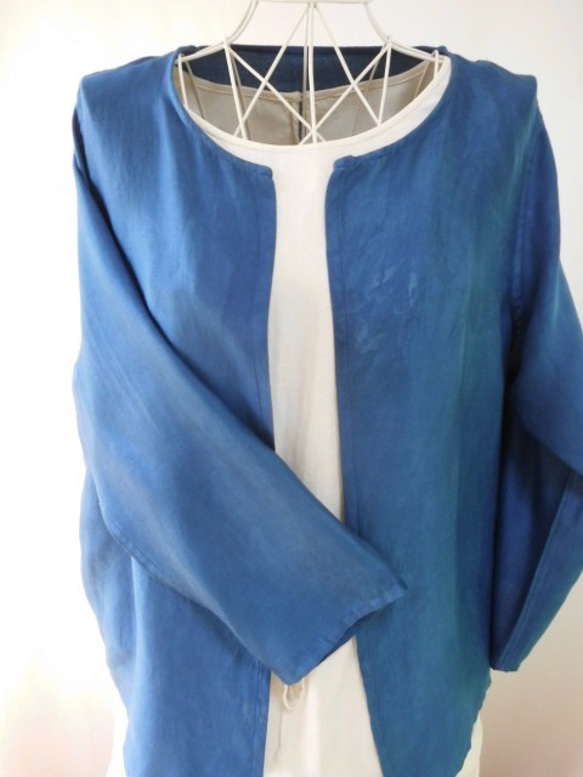靛藍染料，棉絲綢·因為它很薄，所以可以輕輕地穿一件衣服·量身定制 第5張的照片