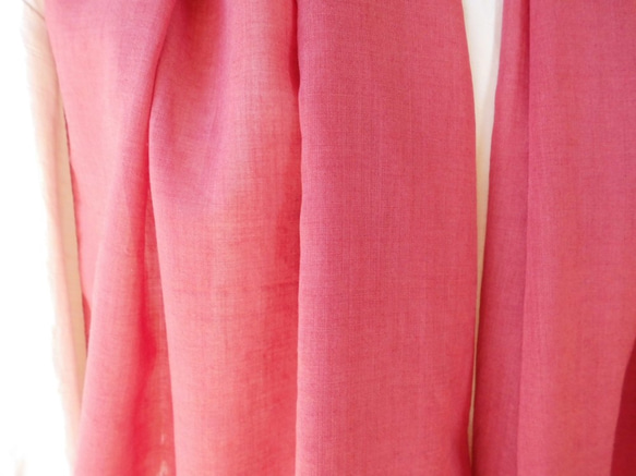 草木染め・使いやすい薄手ウール・ストール_3・ローズピンク・明るい薔薇色 5枚目の画像