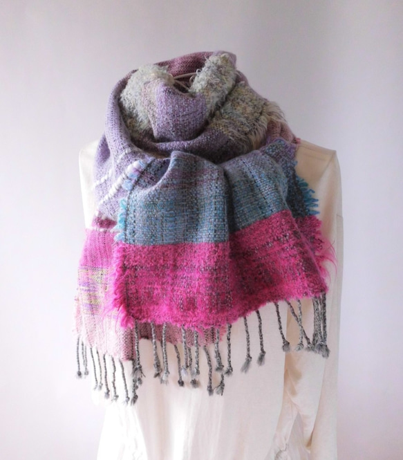 手工編織（冬季櫻花）羊毛、羊絨、長披肩 第2張的照片