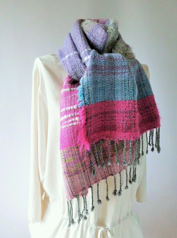 手工編織（冬季櫻花）羊毛、羊絨、長披肩 第7張的照片