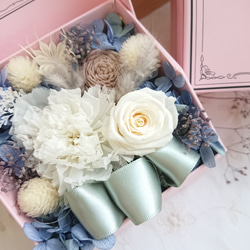 Happiness Flowers ペールブルー【Flowers  Box】ホワイトカーネーション 8枚目の画像