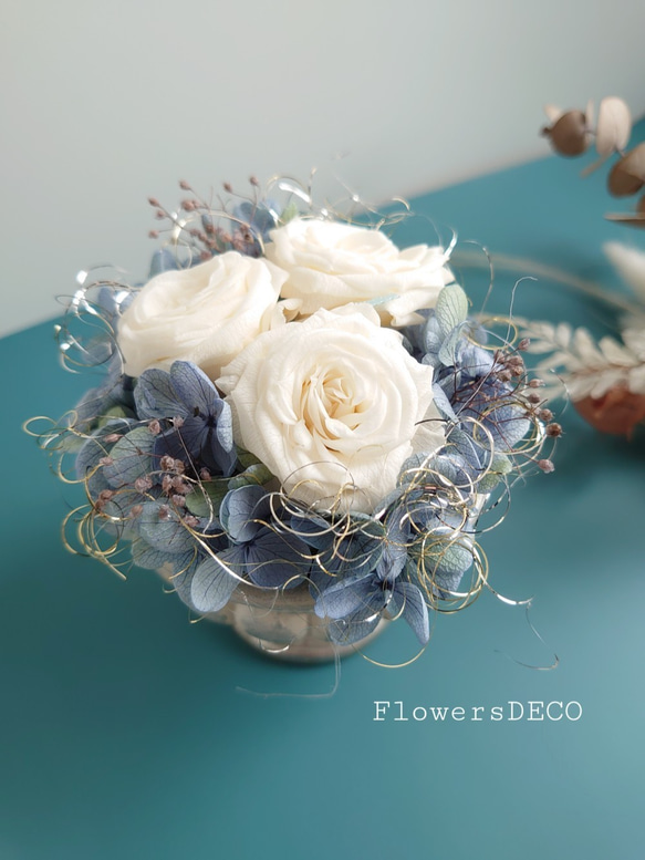 miniバラと紫陽花のアンティークアレンジ【Box arrangement】ペールブルー 9枚目の画像
