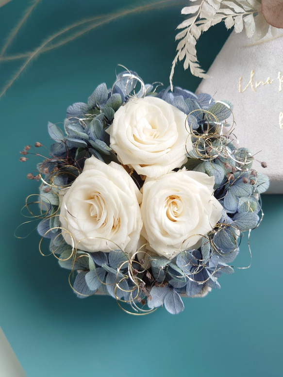 miniバラと紫陽花のアンティークアレンジ【Box arrangement】ペールブルー 5枚目の画像