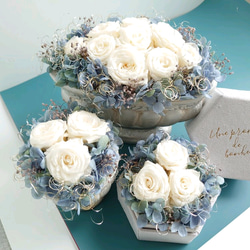 miniバラと紫陽花のアンティークアレンジ【Box arrangement】ペールブルー 7枚目の画像