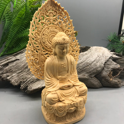 仏教美術品  薬師如来座像 精密彫刻　極上品　木彫仏像  供養品 2枚目の画像