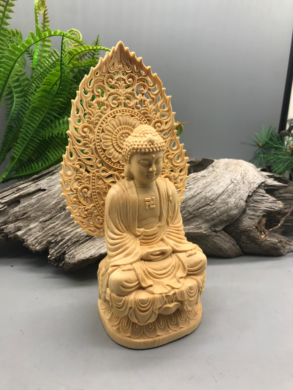 仏教美術品  薬師如来座像 精密彫刻　極上品　木彫仏像  供養品 2枚目の画像