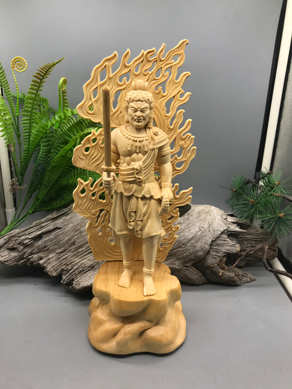 白檀　仏像　仏教美術　天然素材　置物　飾り物　古美術品　 置物　細密細工　仏教 白檀仏像仏教美術天然素材置物飾り物古美術品 置物細密細工仏教