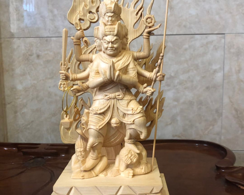 総ケヤキ材　仏教工芸品　木彫仏像　最高級品　仏師手仕上げ品　大元帥明王立像 新作 総ケヤキ材 仏教工芸品 木彫仏像 最高級品 仏師手仕上げ品