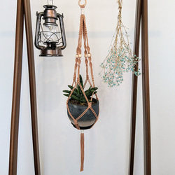 マクラメ編みプラントハンガーL〈ブラウン〉ハンギングバスケット/吊り鉢/植物 2枚目の画像