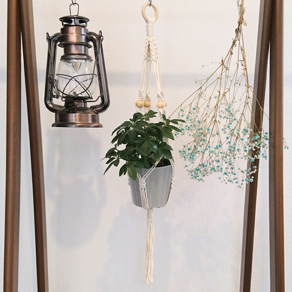 マクラメ編みプラントハンガーM〈ナチュラル〉ハンギングバスケット/吊り鉢/植物 2枚目の画像