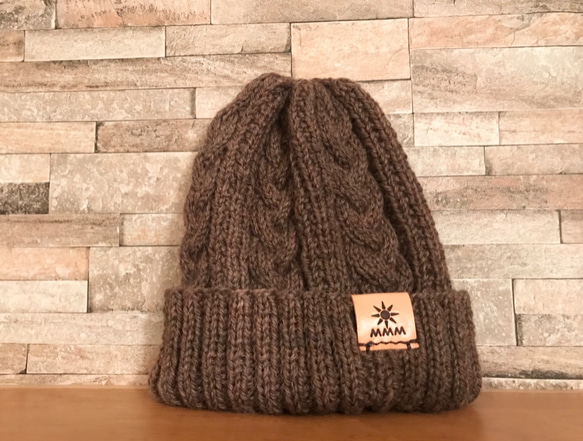 革タグ付き手編みの帽子　ブラウン 4枚目の画像