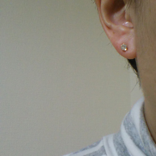 宝石質ホワイトトパーズファセットピアス（4ミリ） ピアス（スタッド