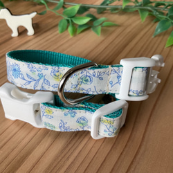 小さめ首輪 犬専用犬カン&犬バックル仕様　花柄　カリブグリーン　ホワイト　小型犬 5枚目の画像