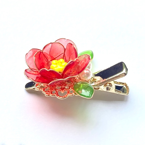 椿のミニヘアクリップ 赤 冬 ヘアアクセサリー レジン ヘアクリップ