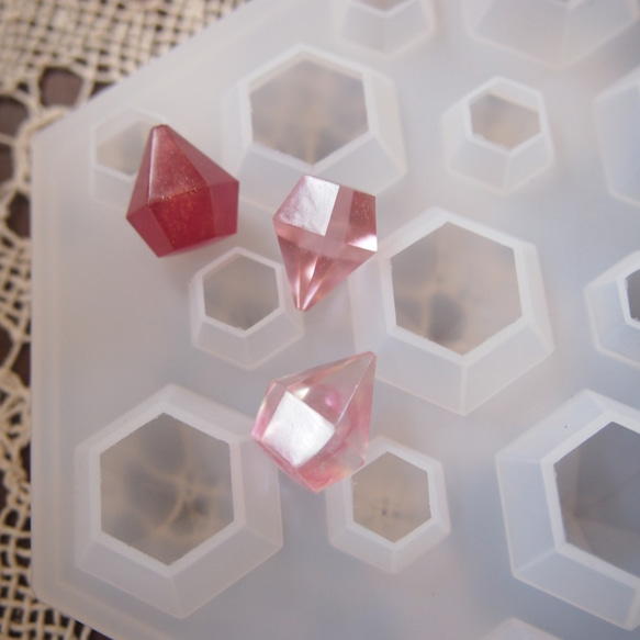 レジンでダイヤ型が大11個、小16個つくれるシリコン型　半透明なのでUVレジンでも使用可 ダイヤモンド型 3枚目の画像