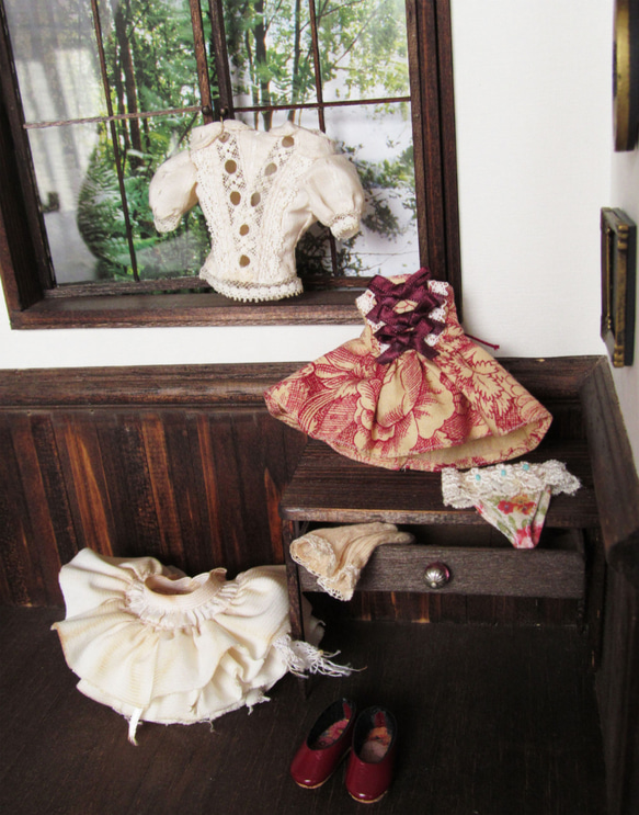 人形服「赤いコルセットスカートのセット」シャム用 3枚目の画像