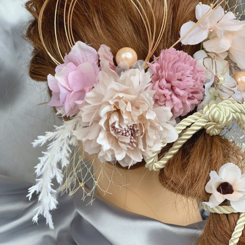 ピンクの髪飾り 編みおろし 玉ねぎヘアー 成人式髪飾り 振り袖髪飾り