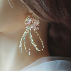 海洋樂園 泡泡水母 水晶花樹脂花耳環 可改純銀耳針/14K包金耳夾 第4張的照片