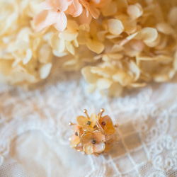 不凋繡球花葉脈－漸層橘黃色 水晶花樹脂耳環 第1張的照片
