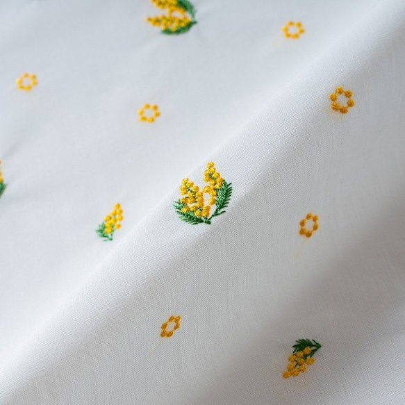 マウリツィオ ミコノス　刺繍入りホワイトビスチェ 刺繍生地 【ミモザ/オフホワイト】 カットクロス 綿ポリ 生地