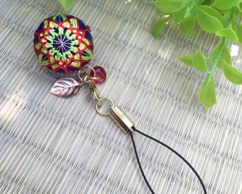 乱菊” ミニてまりストラップ / 紫 / 伝統工芸品 携帯ストラップ 毬玉
